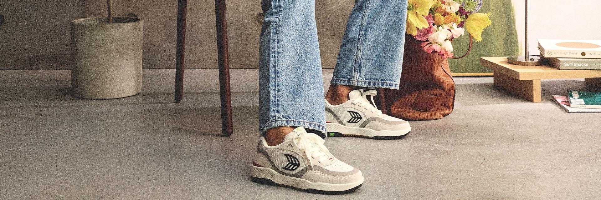Najmodniejsze sneakersy damskie 2025/2026. Top 6 modeli, które staną się częścią każdej historii