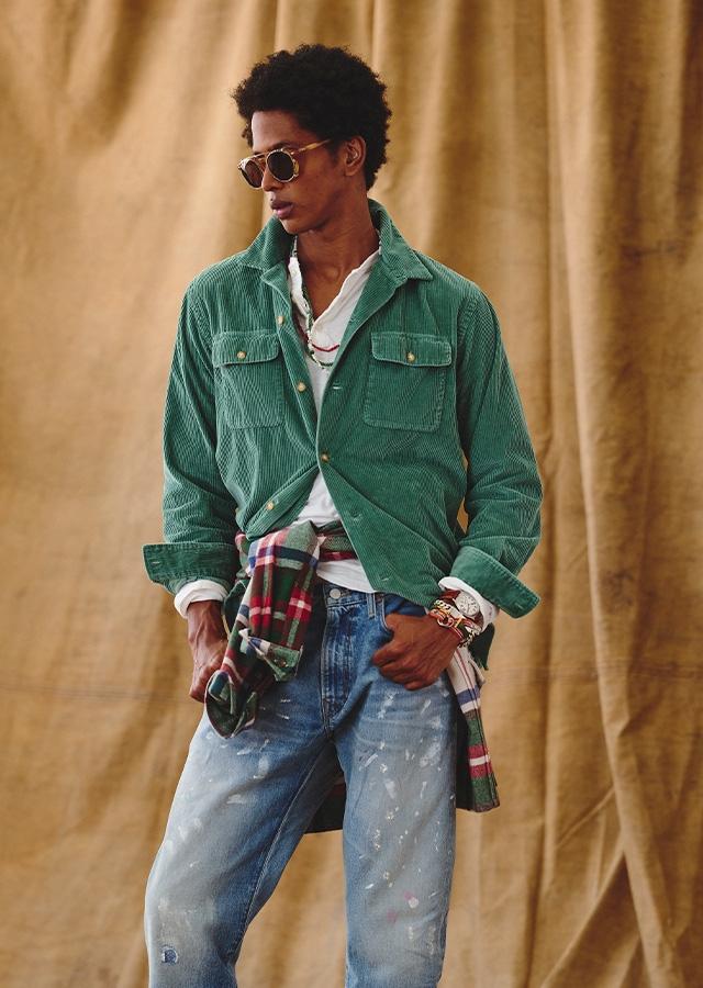  Mężczyzna w zielonej kurtce – trendy w modzie męskiej wiosna/lato 2025/2026  