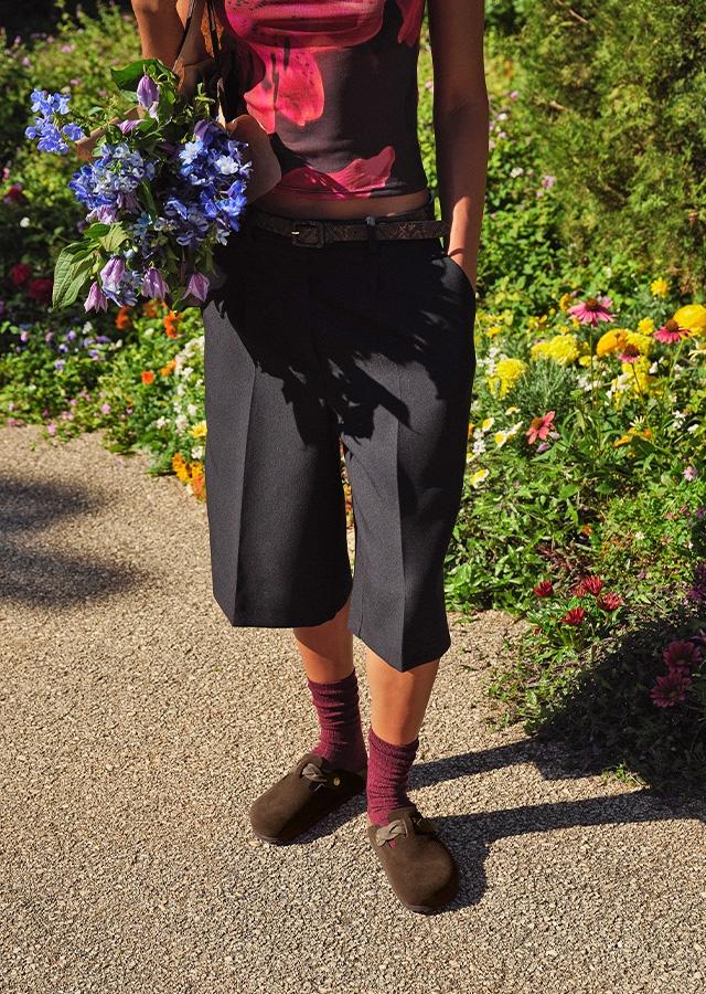  Kobieta w klapkach Birkenstock – model Boston  