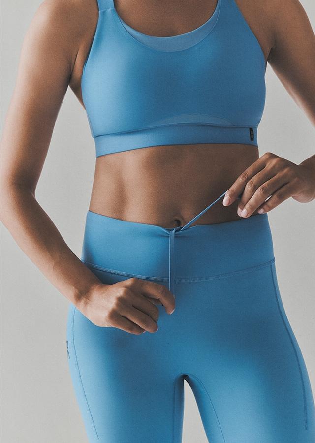 Niebieskie legginsy do jogi  