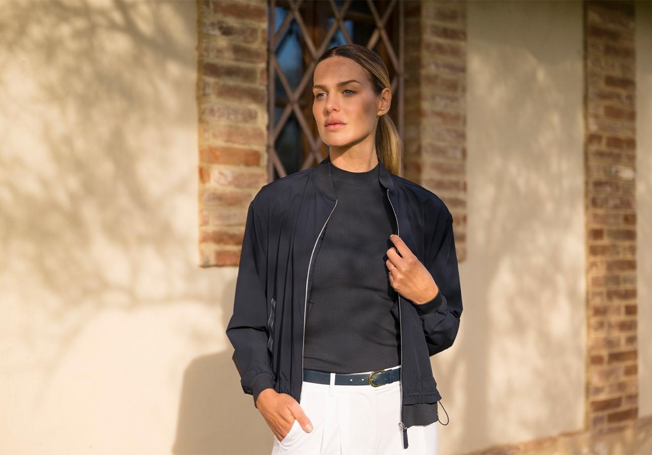 Kobieta w stroju golfowym Kobieta w stroju golfowym