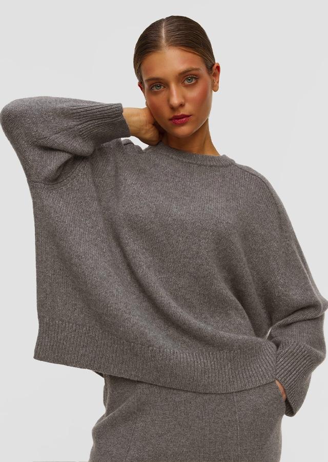Modny szary sweter na jesień-zimę  Modny szary sweter na jesień-zimę