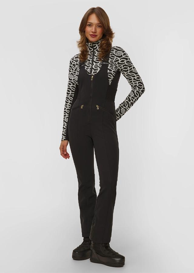 Kobieta w czarnych spodniach narciarskich Bogner Kobieta w czarnych spodniach narciarskich Bogner