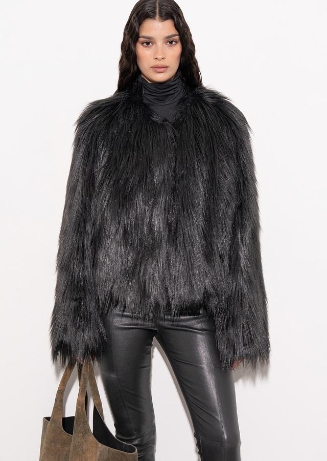 Krótkie sztuczne futerko od Stand Studio Krótkie sztuczne futerko od Stand Studio