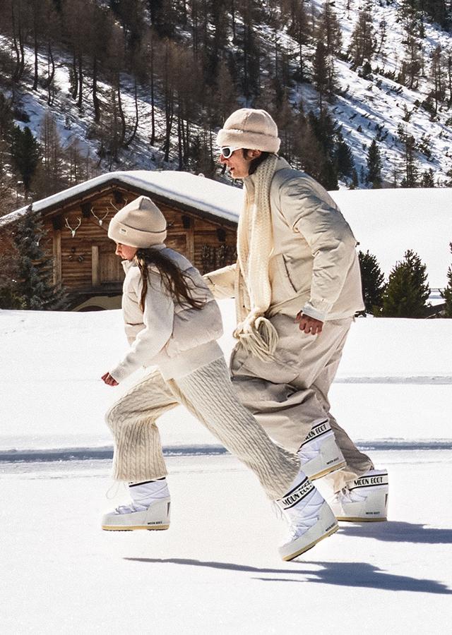 Kobieta i dziecko na stoku w butach Moon Boot Kobieta i dziecko na stoku w butach Moon Boot